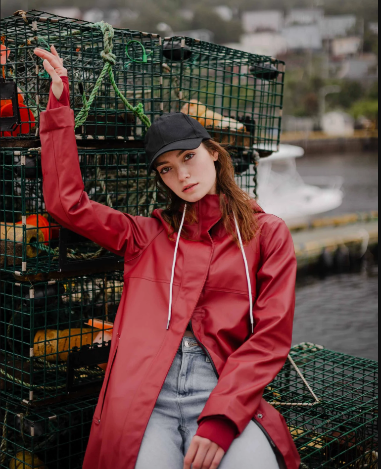 MERNINI | THE PETITE RAINCOAT |Merlot Red